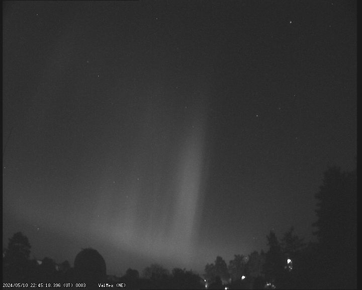 Slow bolide and the aurora borealis